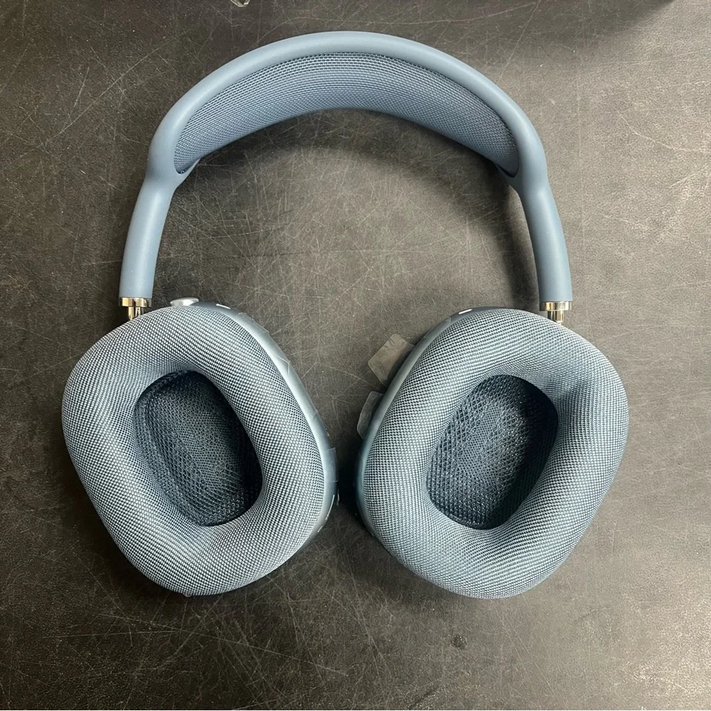Apple AirPods Max -Ear Headphones in Sky Blue